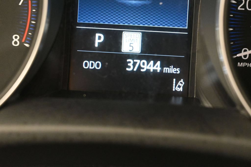 Used 2021 Toyota C-HR XLE FWD image 32