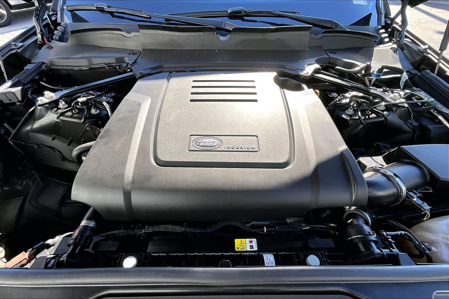 Used 2023 Land Rover Discovery S R-Dynamic image 9