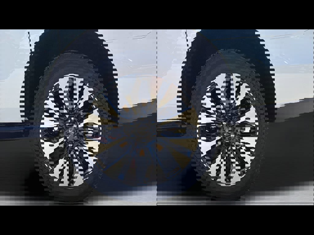 Used 2025 Ford Expedition Max Platinum w/ Driver's Package AWD/4WD image 29