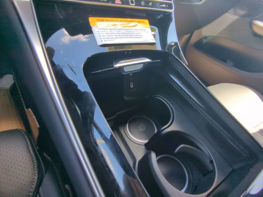 Used 2025 Mercedes-Benz GLC 300 image 8