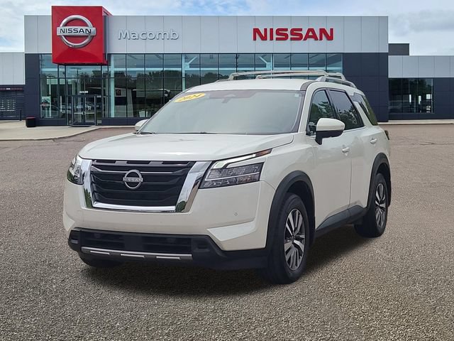 Used 2024 Nissan Pathfinder SL AWD/4WD image 3