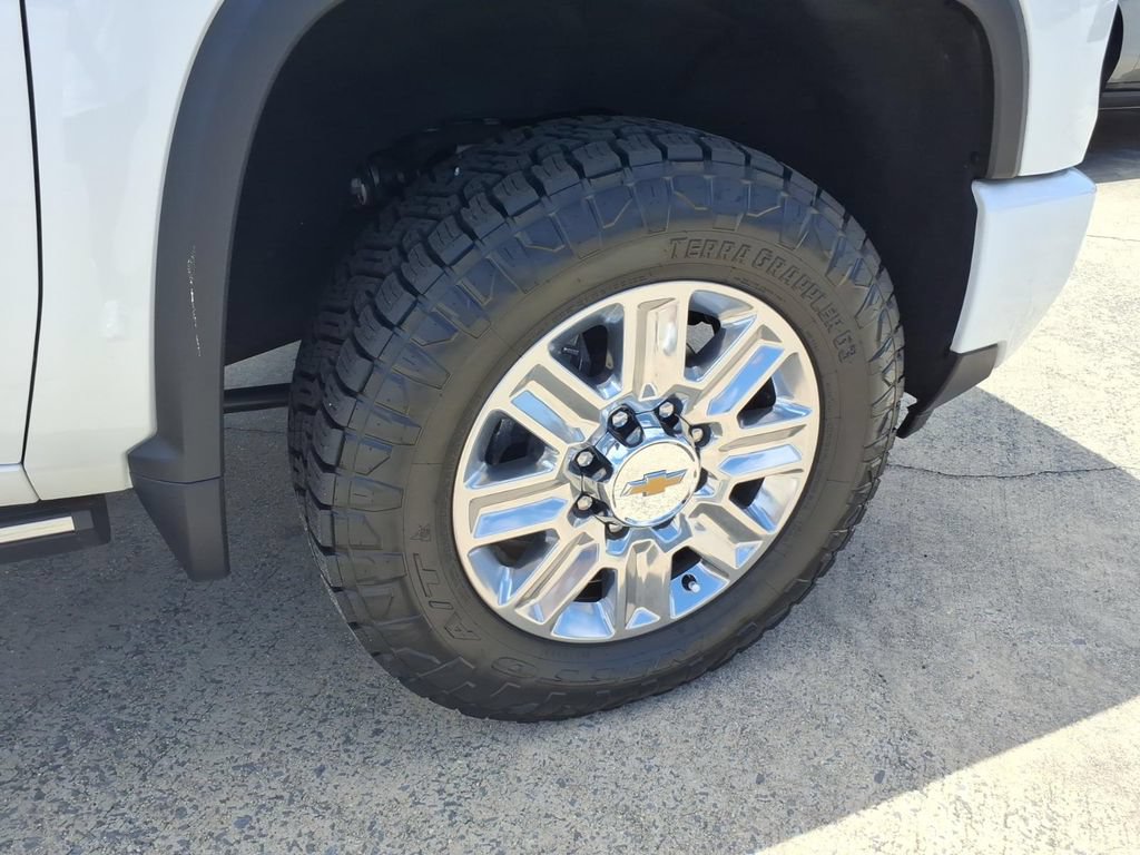 Used 2024 Chevrolet Silverado 2500 High Country w/ High Country Premium Package AWD/4WD image 9