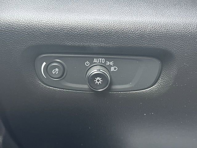 Used 2023 Chevrolet Traverse LT image 18