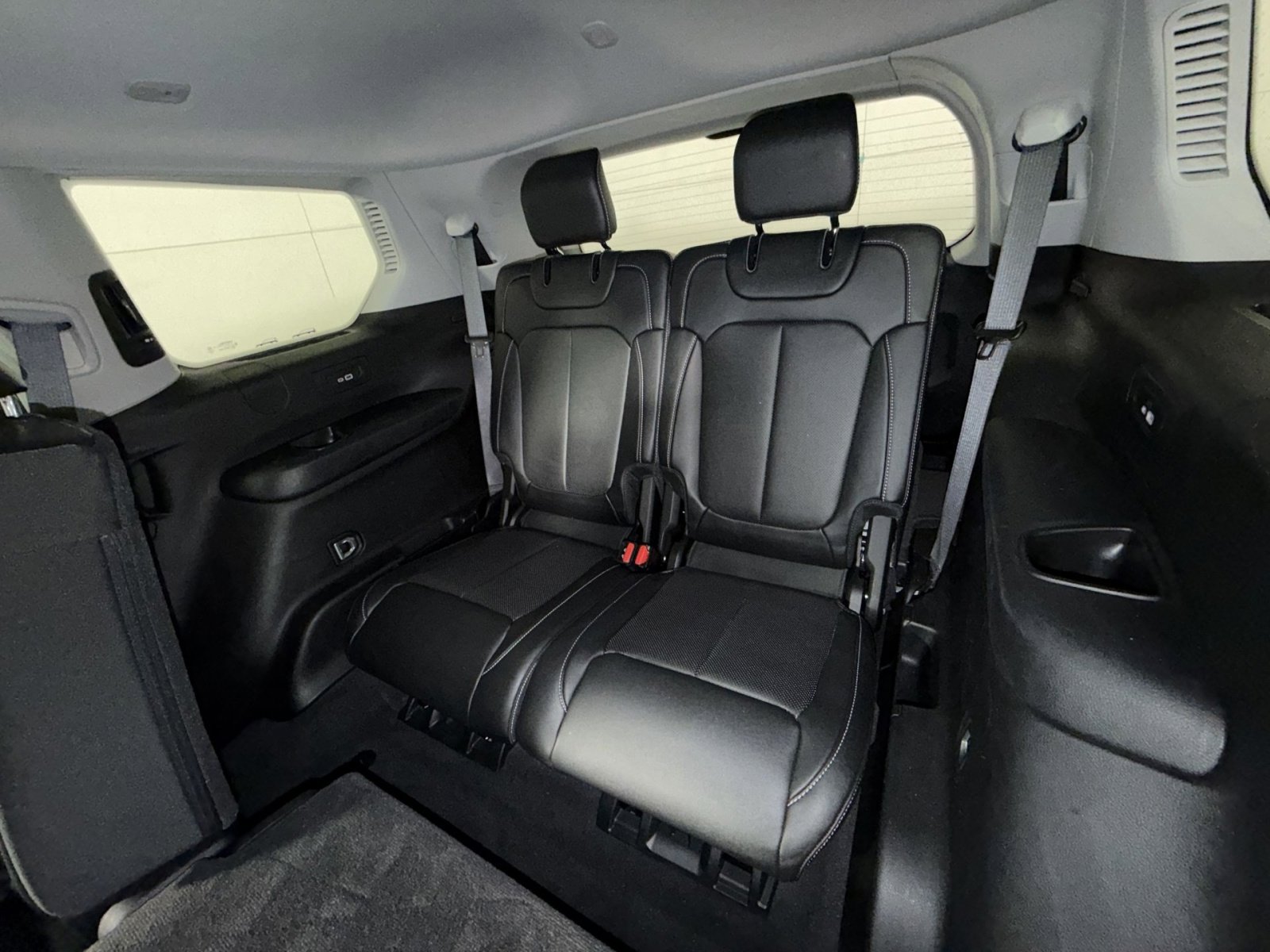 Used 2023 Jeep Grand Cherokee L Limited w/ Luxury Tech Group II image 22