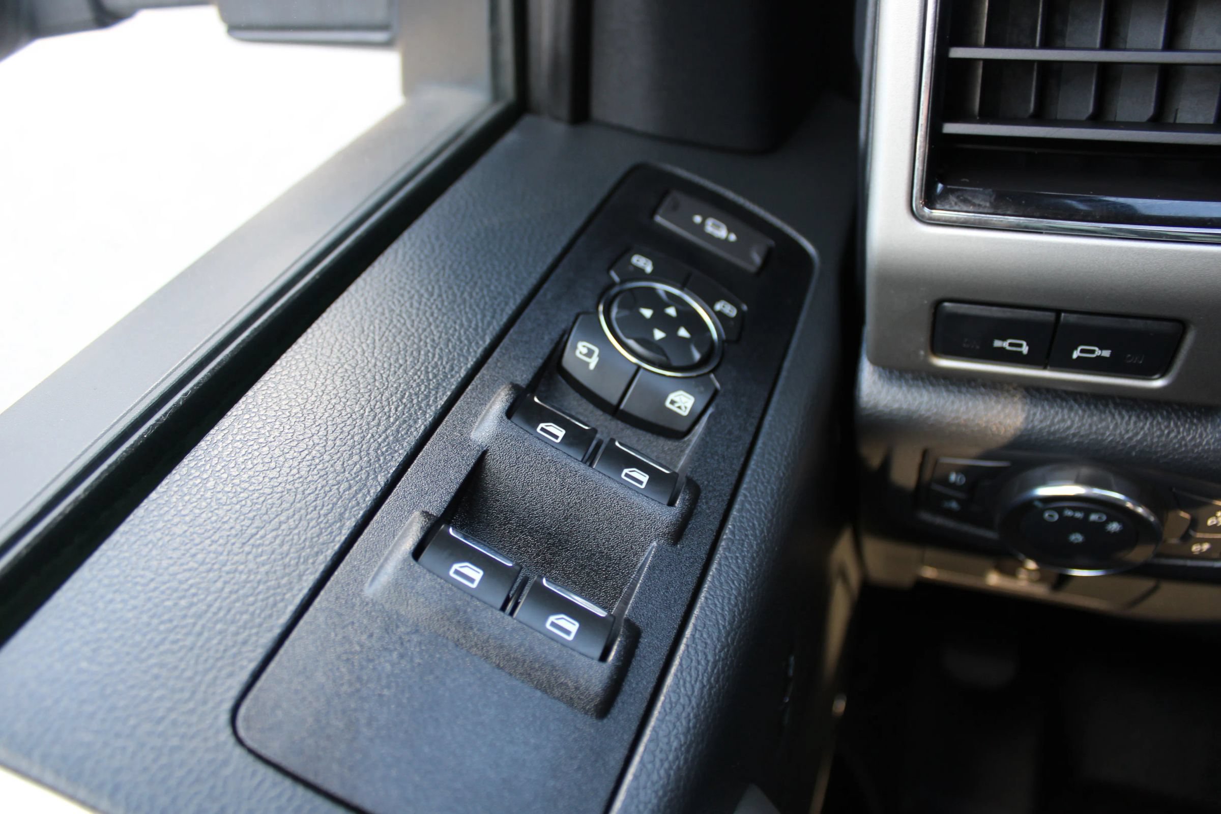 Used 2022 Ford F250 Lariat w/ Chrome Package AWD/4WD image 29
