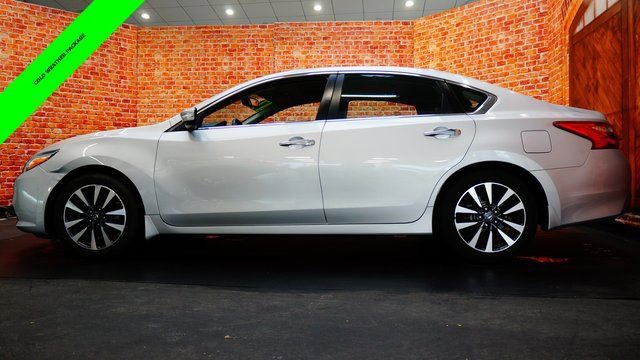 Used 2017 Nissan Altima 2.5 SV w/ Convenience Package image 4