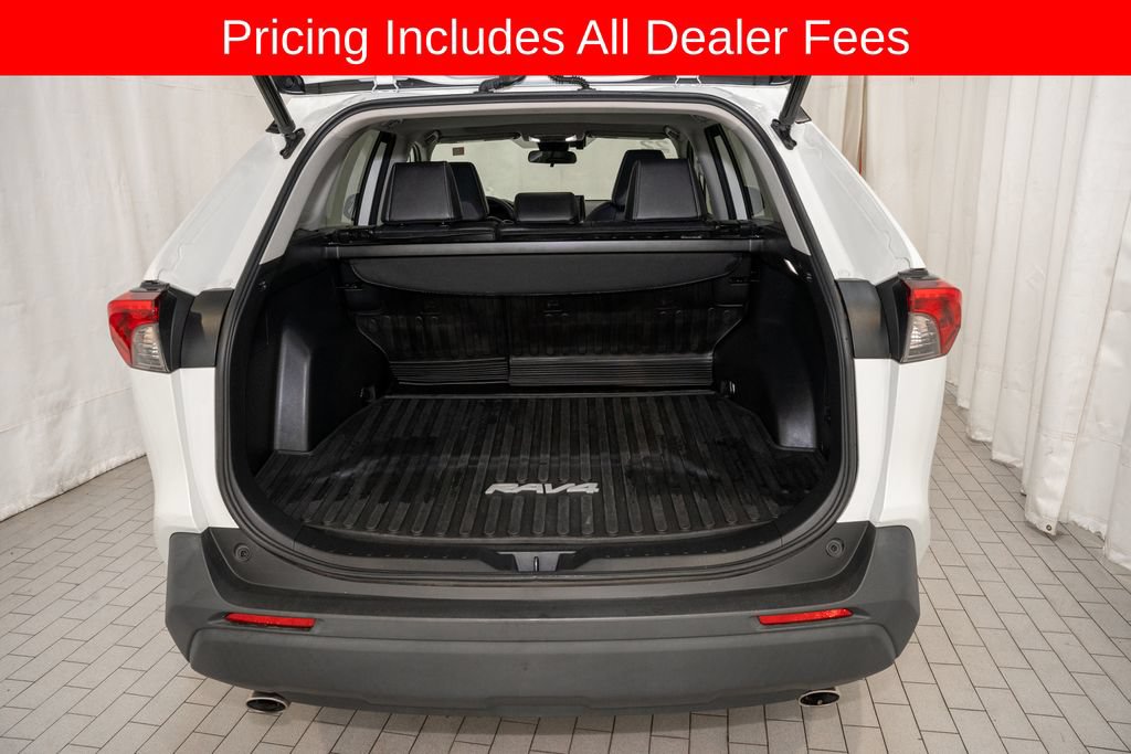Used 2022 Toyota RAV4 XLE Premium AWD/4WD image 5