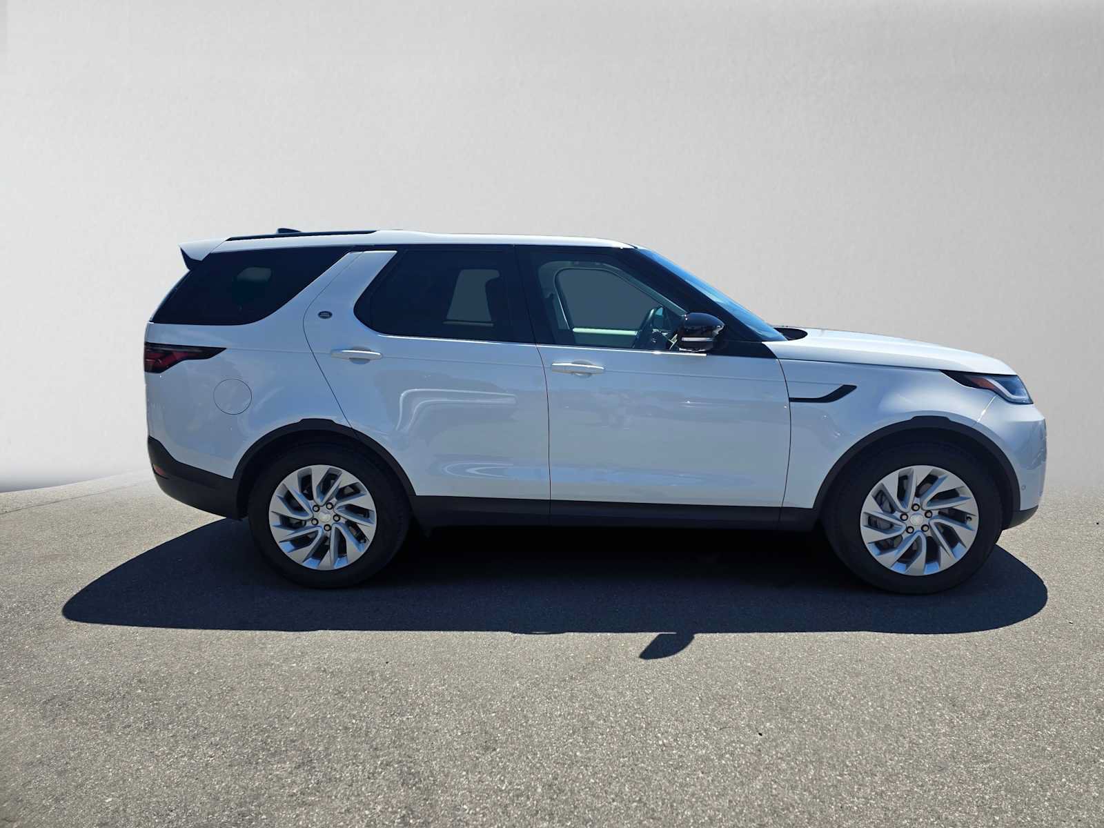 Used 2025 Land Rover Discovery S AWD/4WD image 6