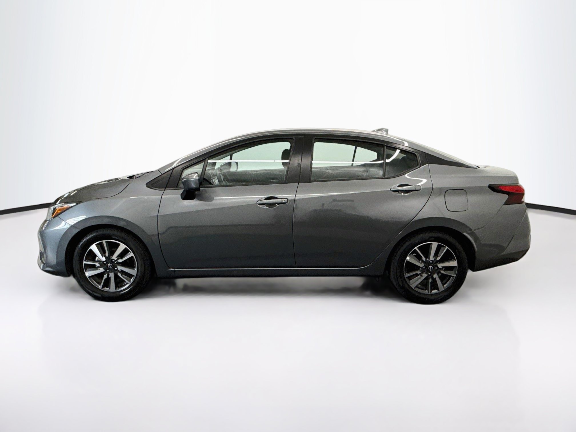 Used 2025 Nissan Versa SV FWD image 4