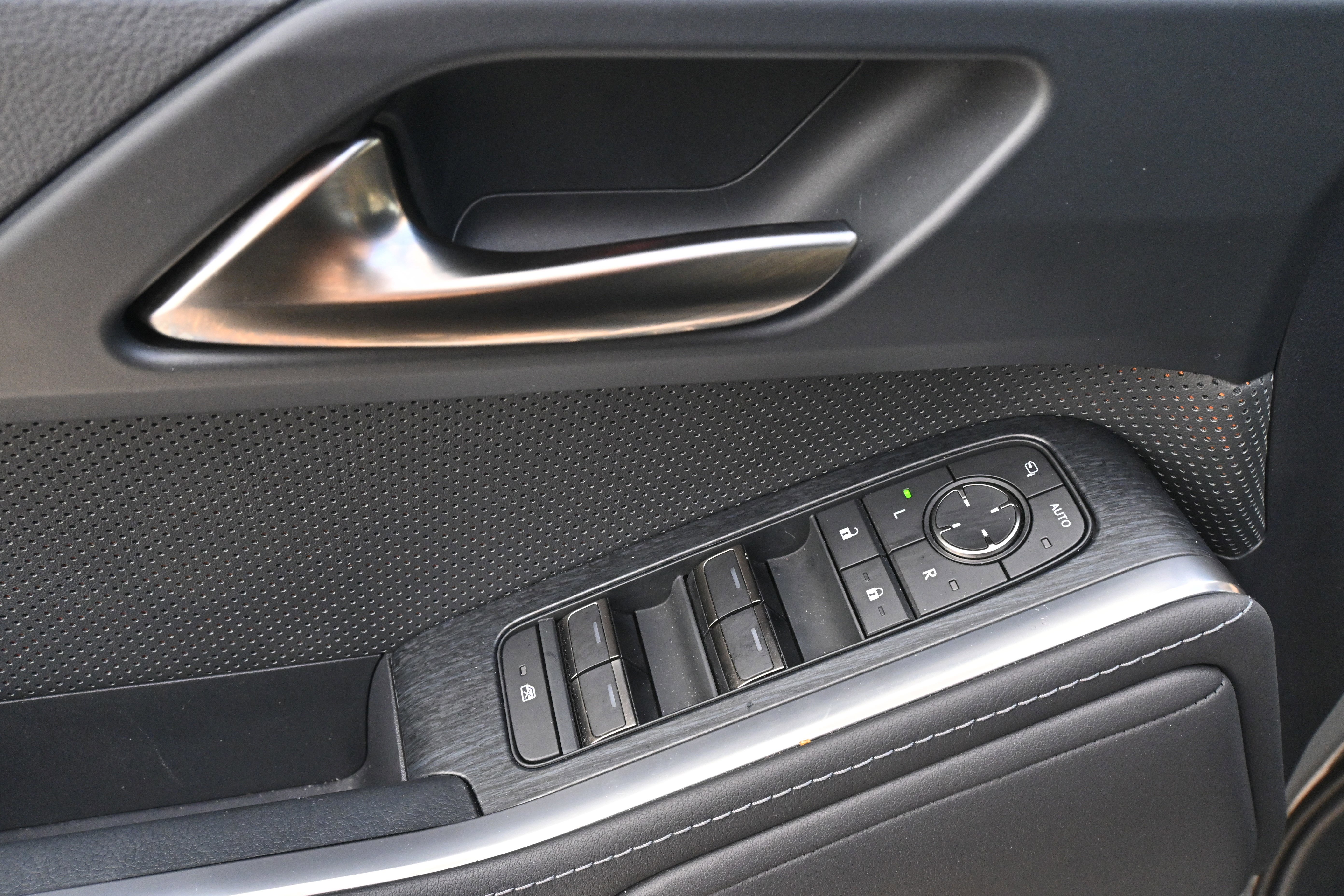 Used 2025 Lexus GX 550 image 30