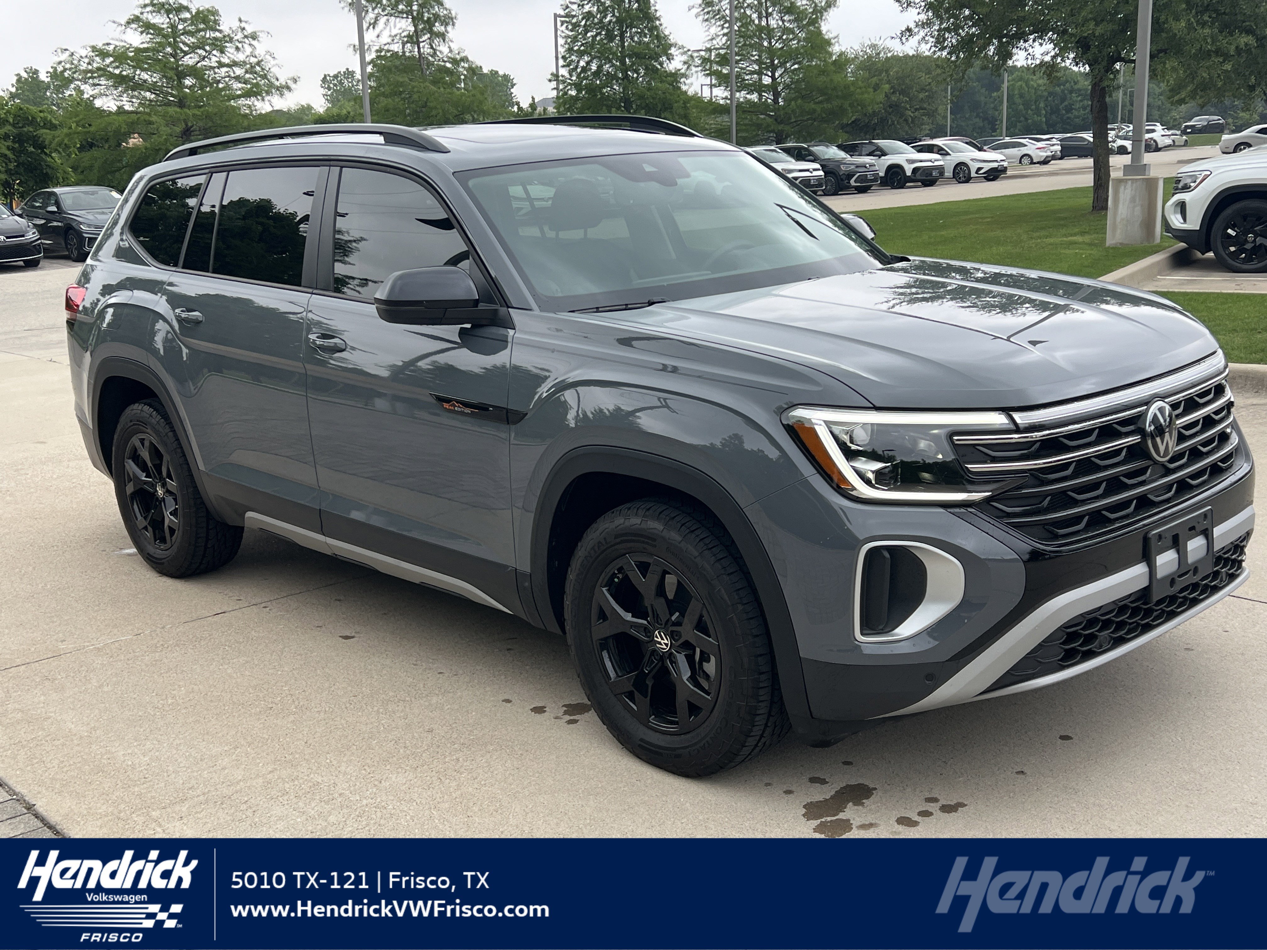 Certified 2024 Volkswagen Atlas Peak Edition SE AWD/4WD image 1