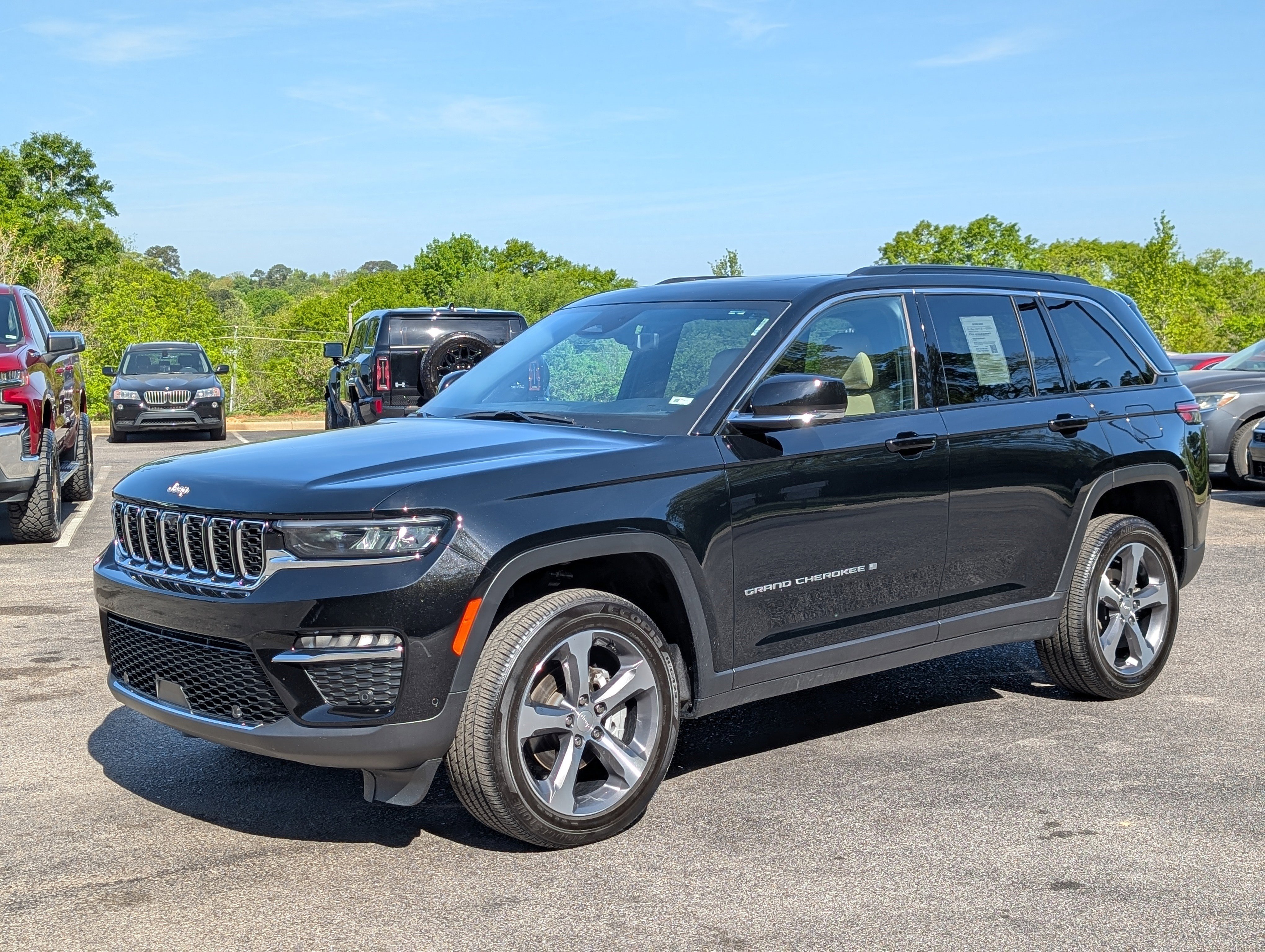 Used 2025 Jeep Grand Cherokee Limited w/ Luxury Tech Group II AWD/4WD image 5