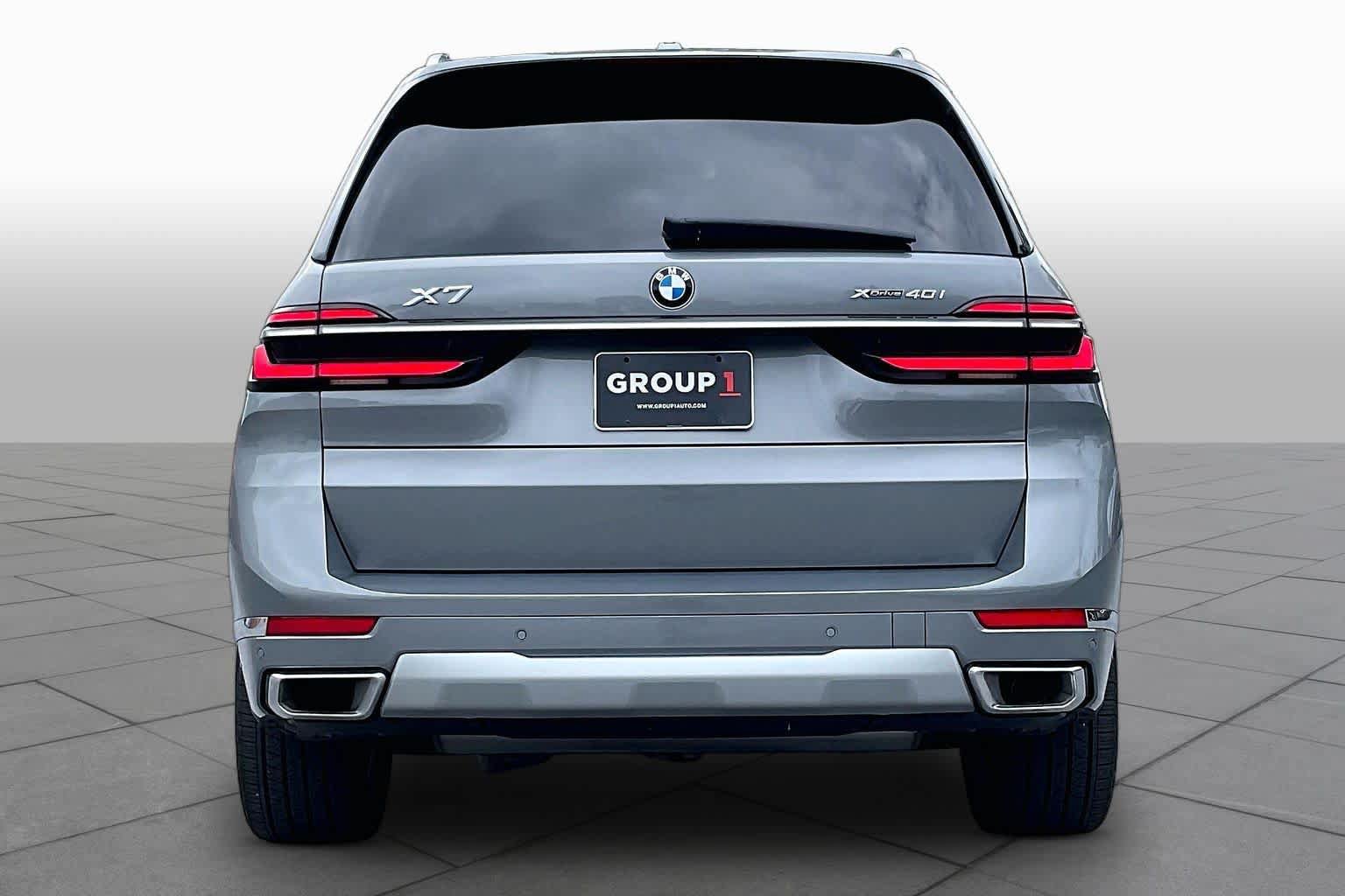 Used 2025 BMW X7 xDrive40i w/ Premium Package AWD/4WD image 4