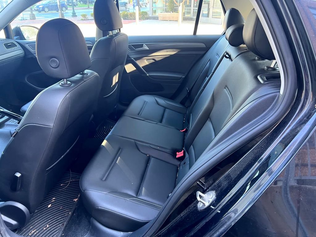 Used 2021 Volkswagen Golf 4-Door image 9