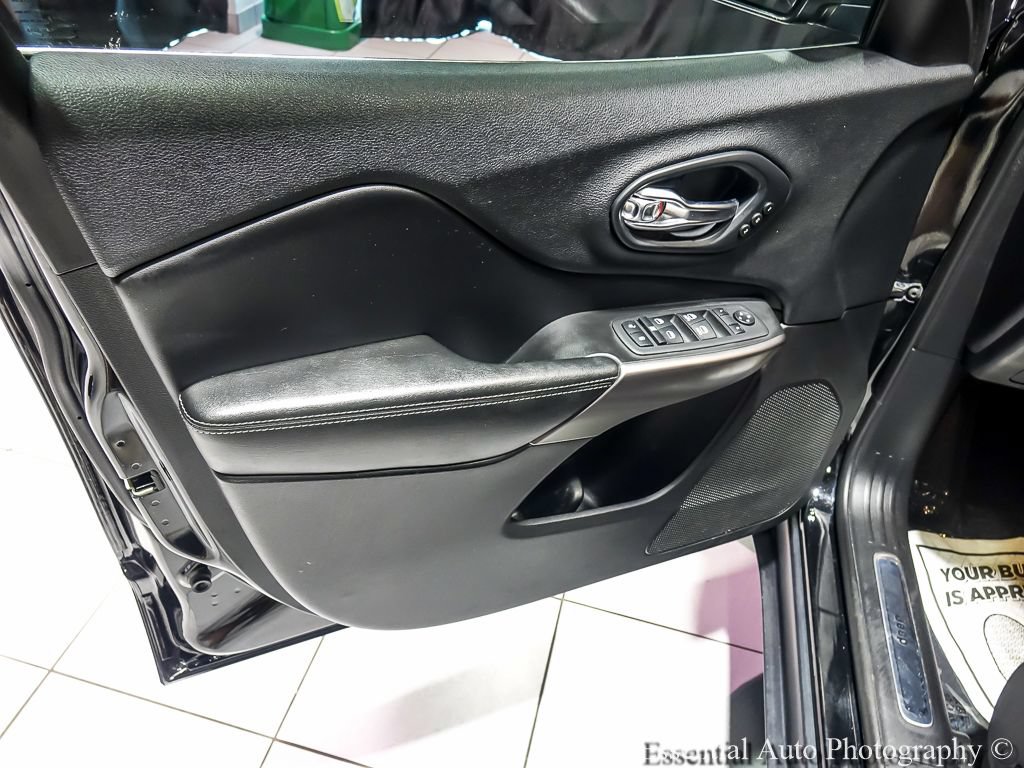 Used 2019 Jeep Cherokee Limited FWD image 21