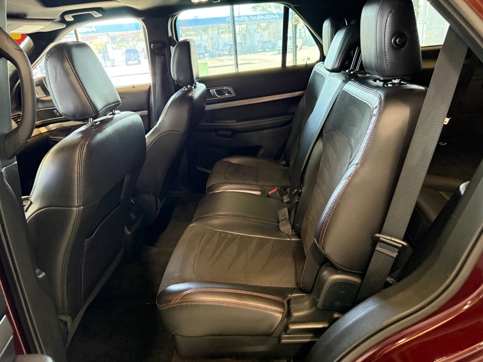 Used 2018 Ford Explorer XLT w/ Equipment Group 202A FWD image 10