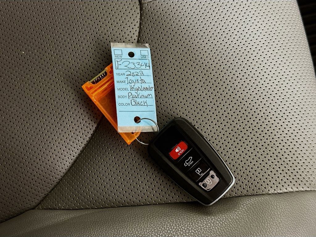 Used 2022 Toyota Highlander Platinum image 37