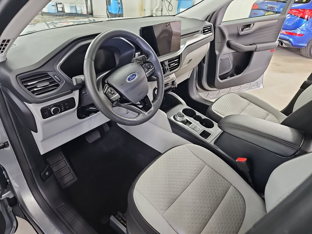 Used 2023 Ford Escape Active w/ Tech Pack #1 AWD/4WD image 16