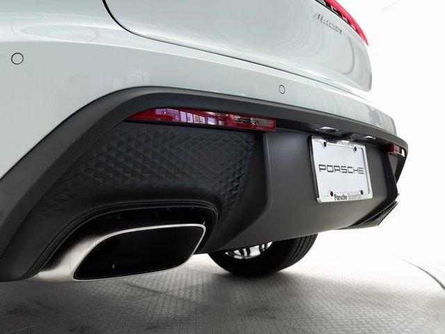 Certified 2025 Porsche Macan image 36