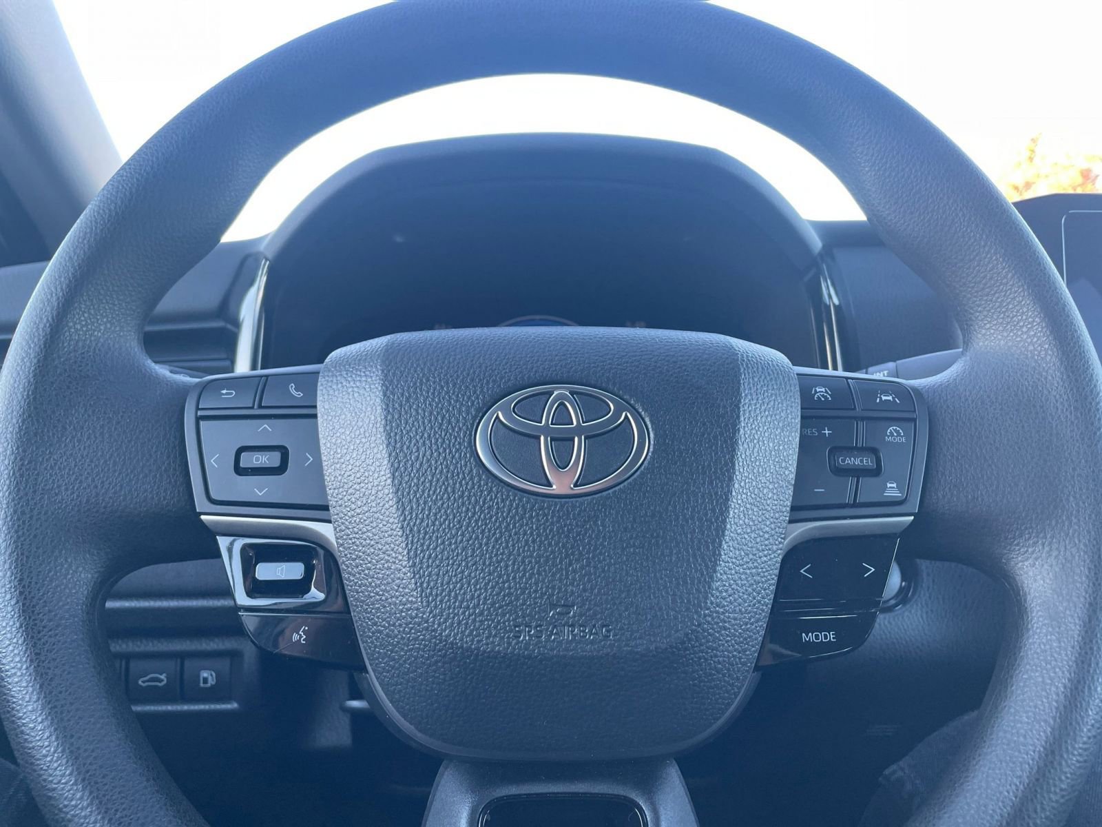 Used 2025 Toyota Camry LE image 28