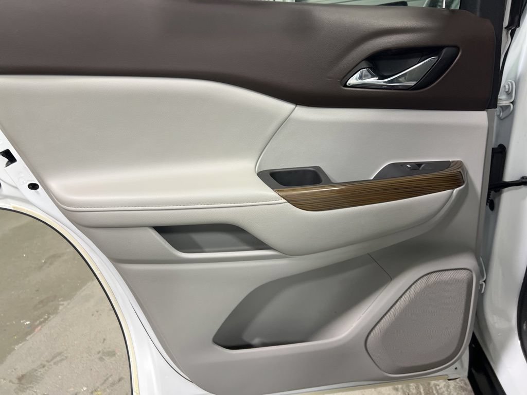 Used 2020 GMC Acadia SLE FWD image 18