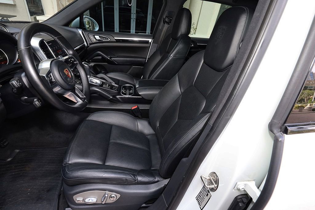 Used 2018 Porsche Cayenne Platinum Edition image 6