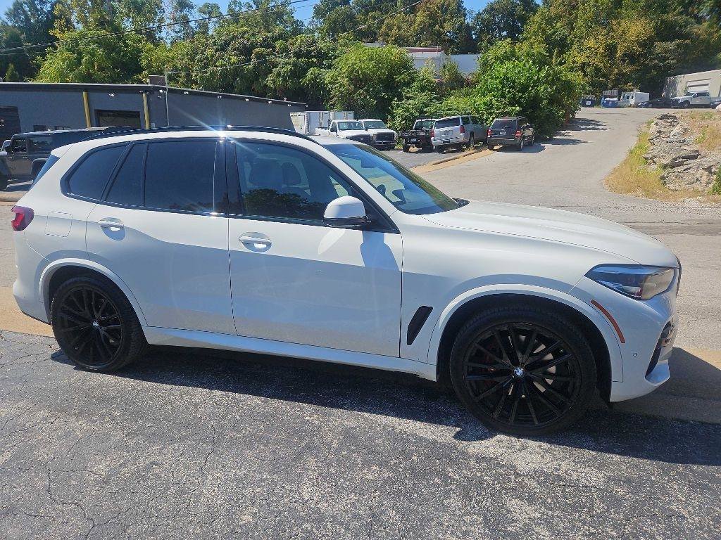 Used 2022 BMW X5 xDrive40i w/ M Sport Package image 4