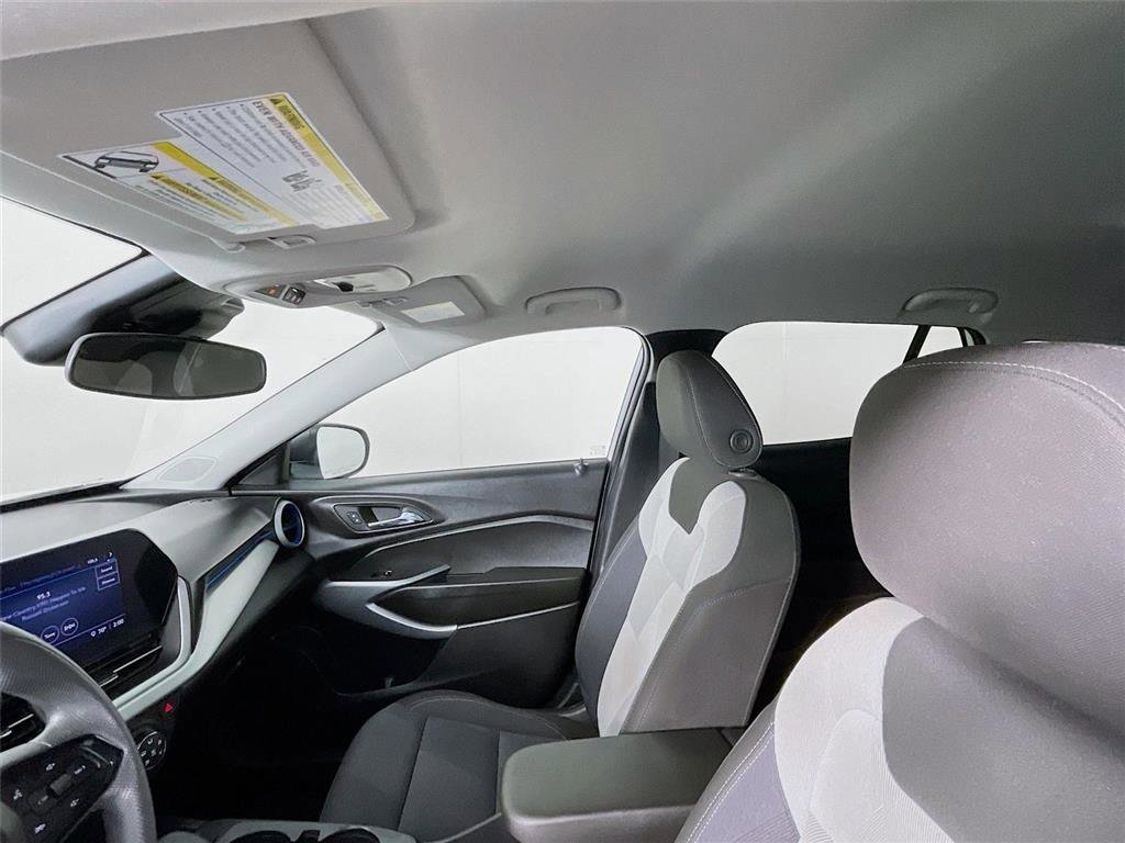 Certified 2025 Chevrolet Trax LS image 11