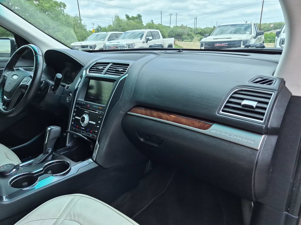 Used 2016 Ford Explorer Platinum AWD/4WD image 41