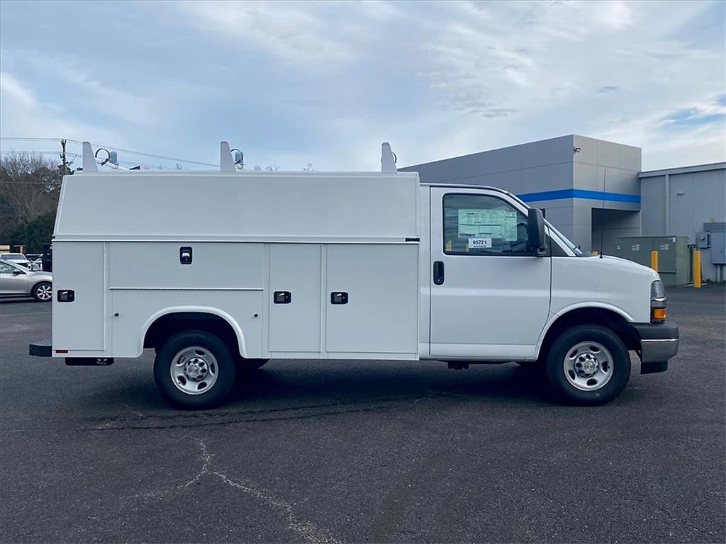 New 2025 Chevrolet Express 3500 Work Van w/ Power Convenience Package image 2
