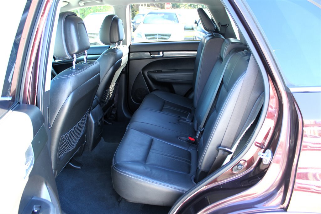 Used 2011 Kia Sorento SX image 18