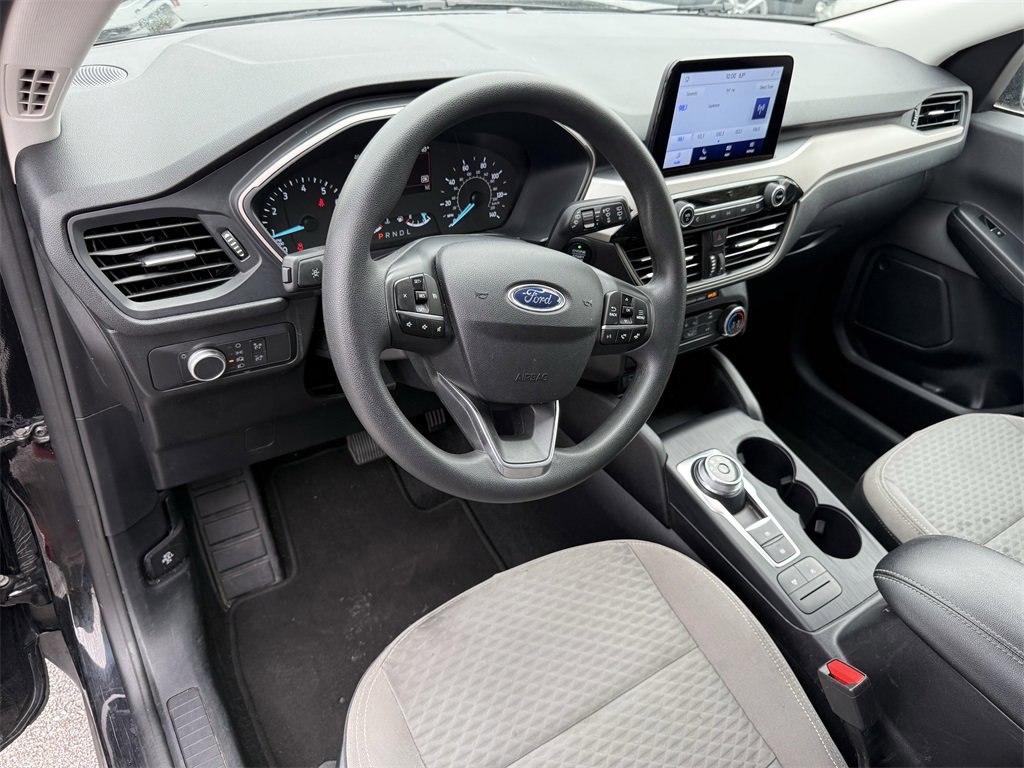 Used 2022 Ford Escape SE w/ SE Sport Appearance Package image 11