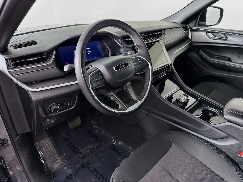 Certified 2025 Jeep Grand Cherokee L Laredo image 16