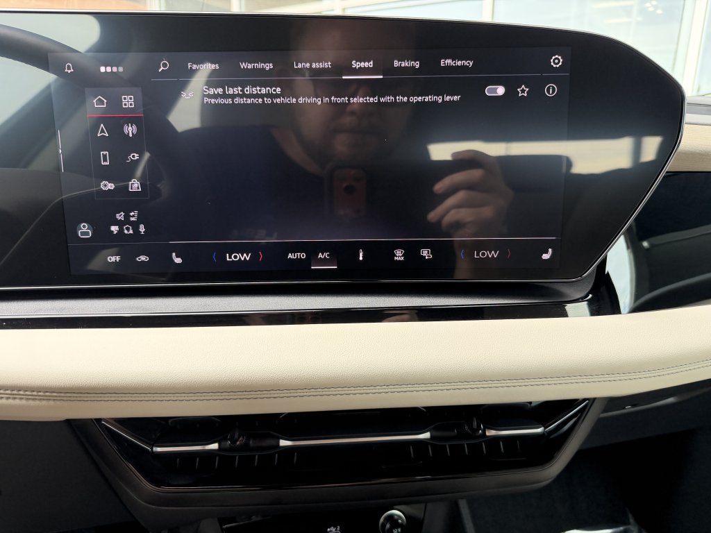 Used 2025 Audi Q6 e-tron Premium RWD image 23