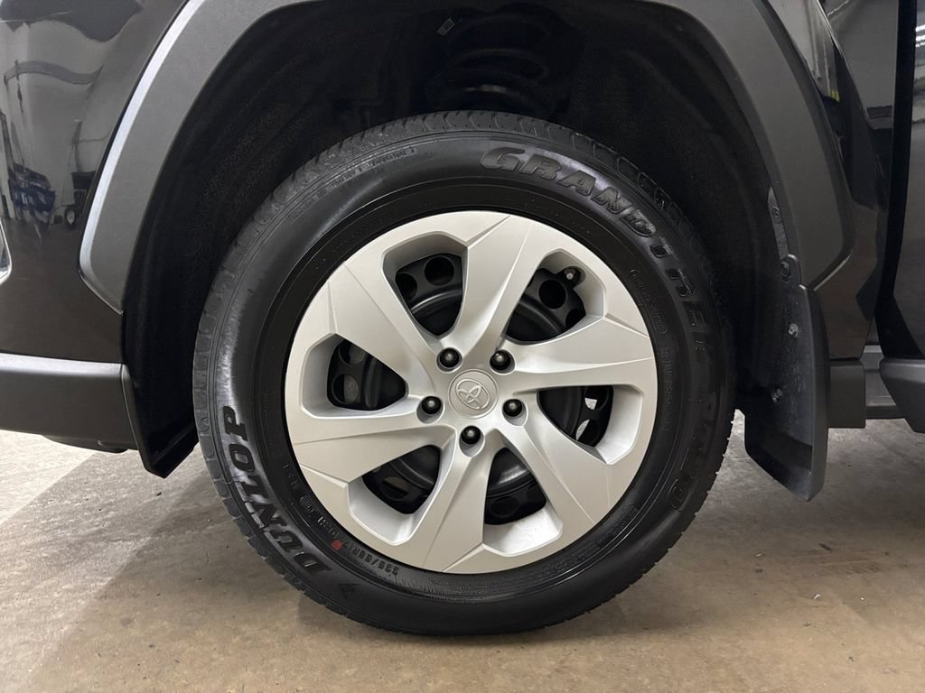 Used 2024 Toyota RAV4 LE AWD/4WD image 31