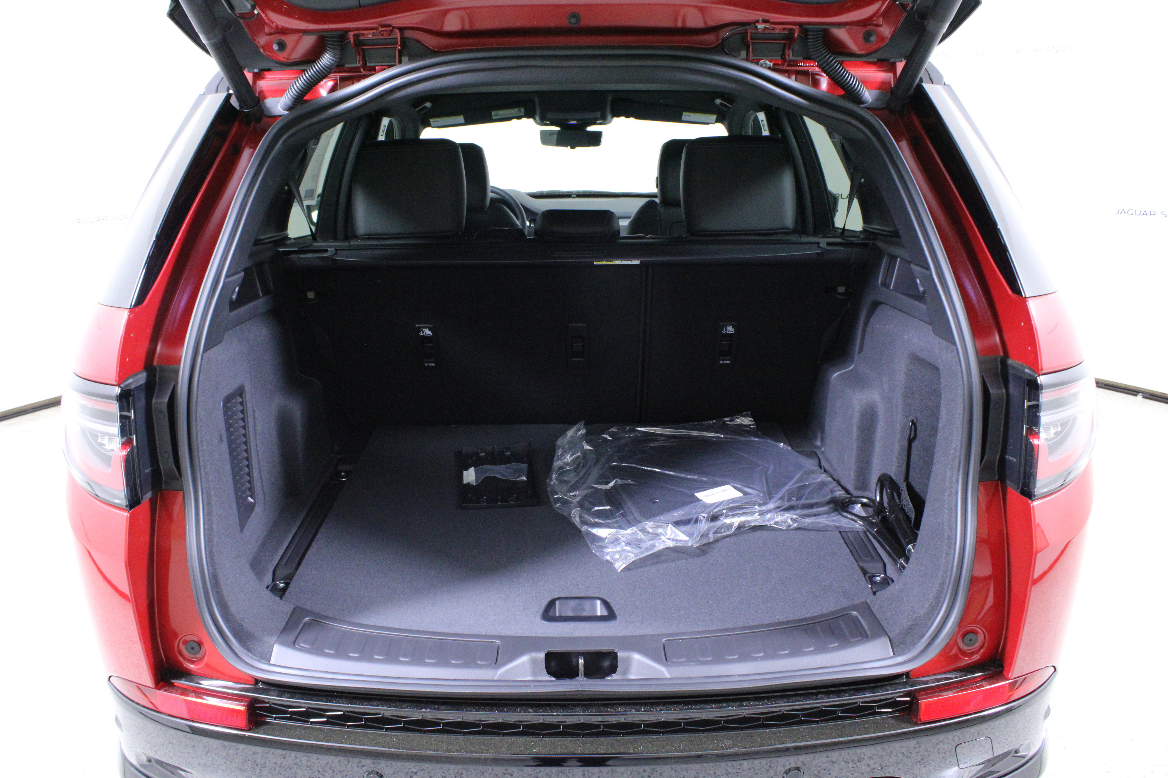 New 2026 Land Rover Discovery Sport Landmark AWD/4WD image 9