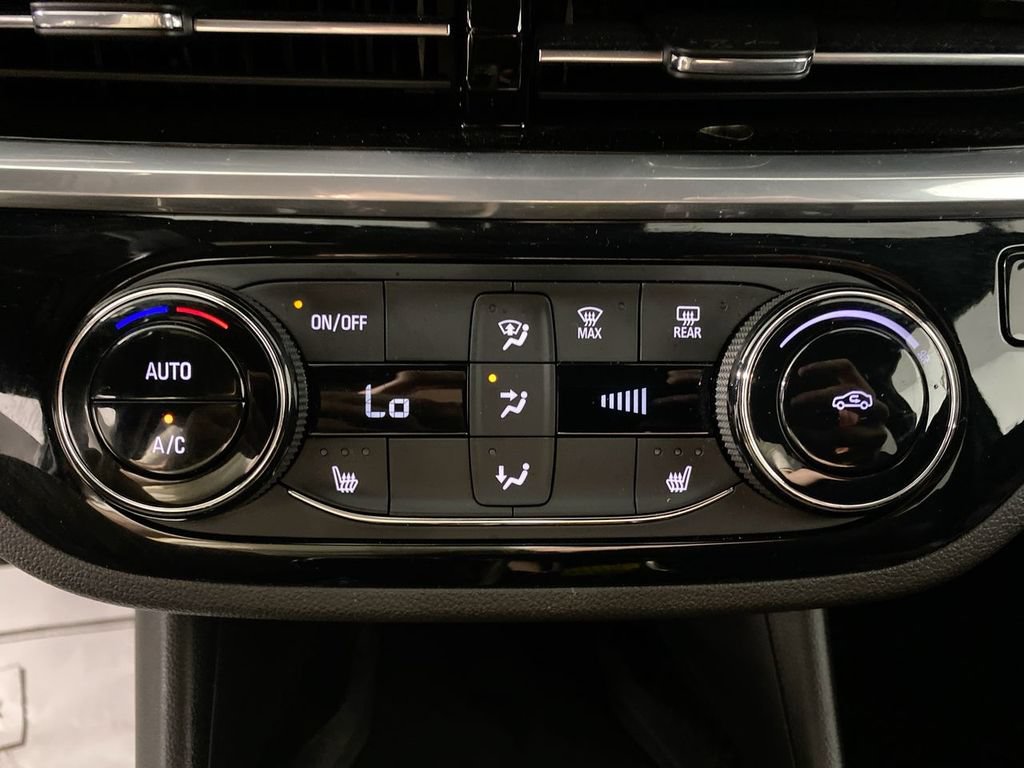 Used 2024 Buick Envista Sport Touring w/ Convenience I Package FWD image 18