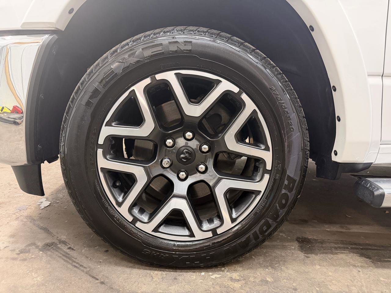 Used 2025 RAM 1500 Laramie AWD/4WD image 8