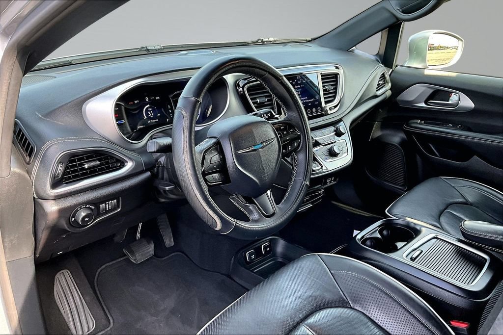 Used 2020 Chrysler Pacifica Limited w/ Advanced Safetytec Group FWD image 14