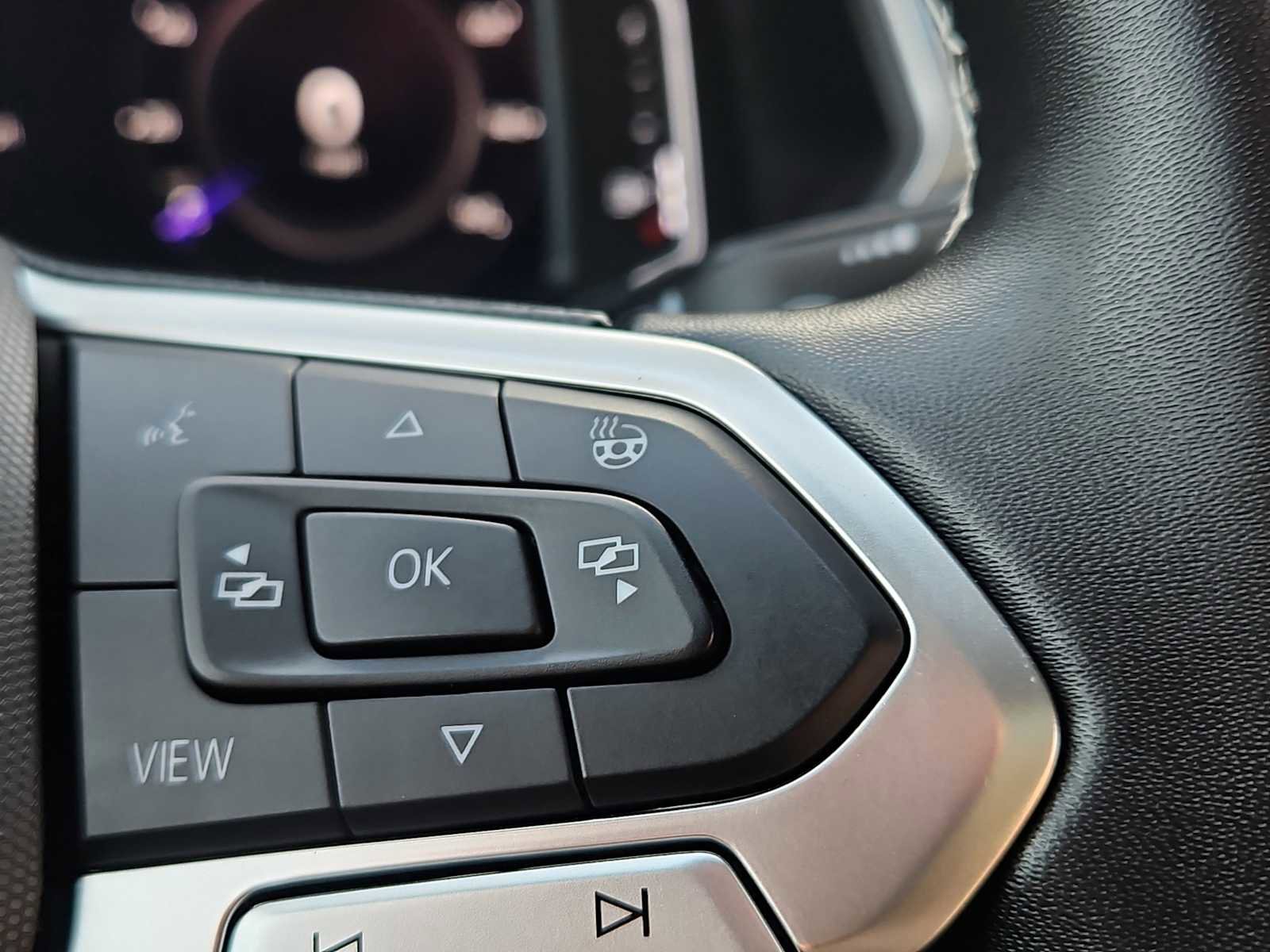 Certified 2023 Volkswagen Tiguan SEL R-Line image 24