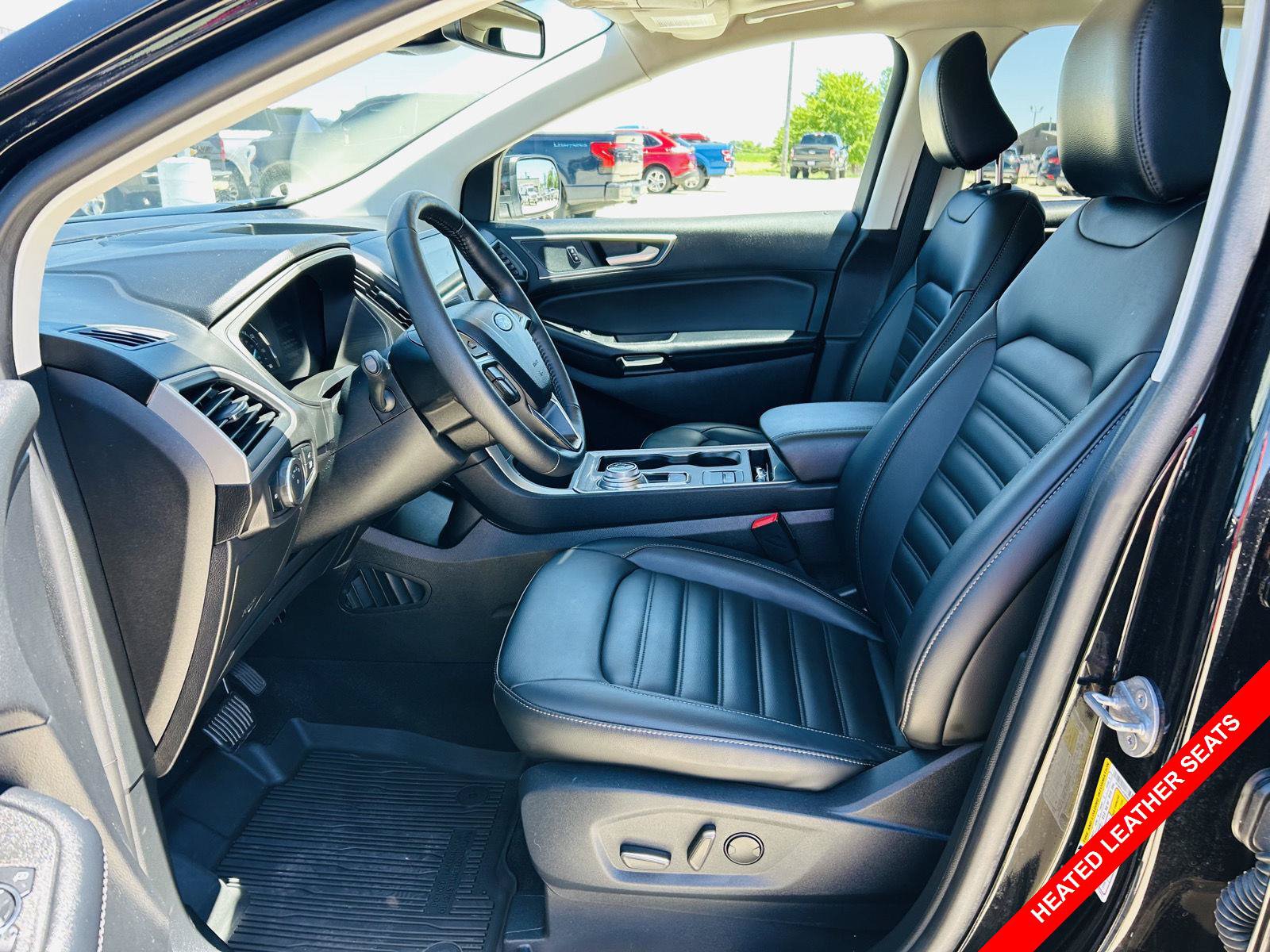 Used 2024 Ford Edge SEL w/ Convenience Package AWD/4WD image 3