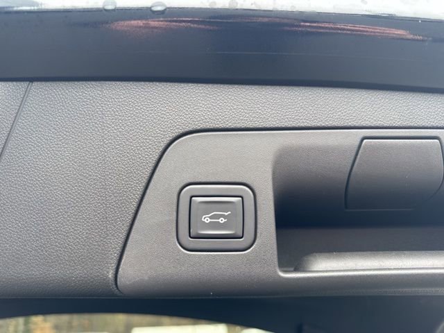 Used 2023 Buick Envision Essence w/ Sport Touring Package image 13