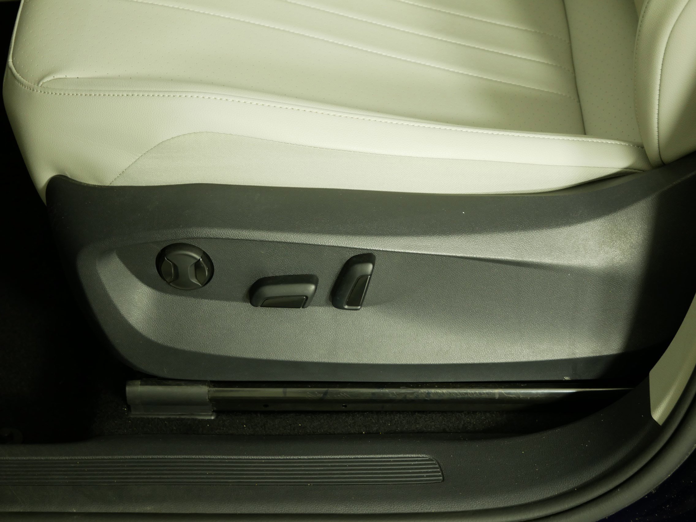 Certified 2022 Volkswagen Tiguan SE w/ Panoramic Sunroof Package image 24