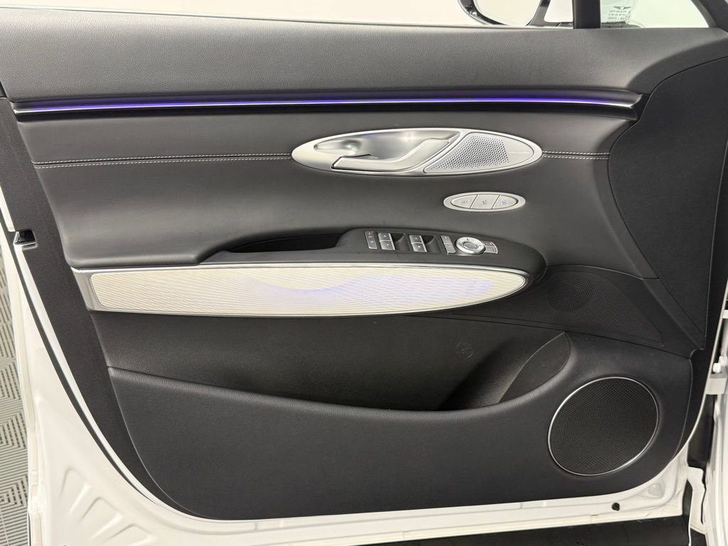 Used 2026 Genesis GV70 2.5T Advanced image 17