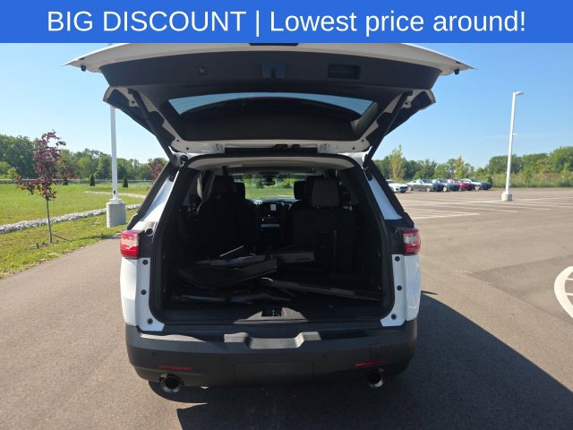 Used 2020 Chevrolet Traverse RS w/ LPO, Floor Liner Package FWD image 12