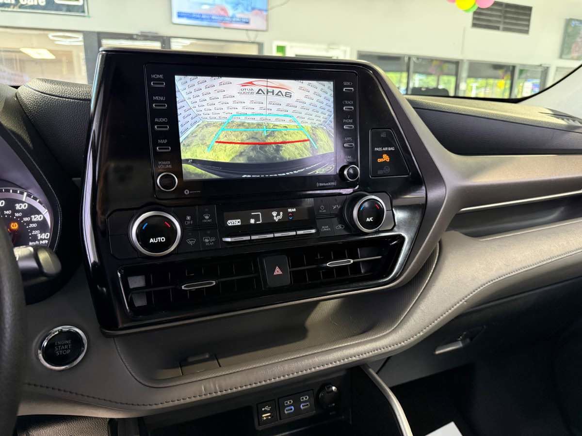 Used 2022 Toyota Highlander L FWD image 47