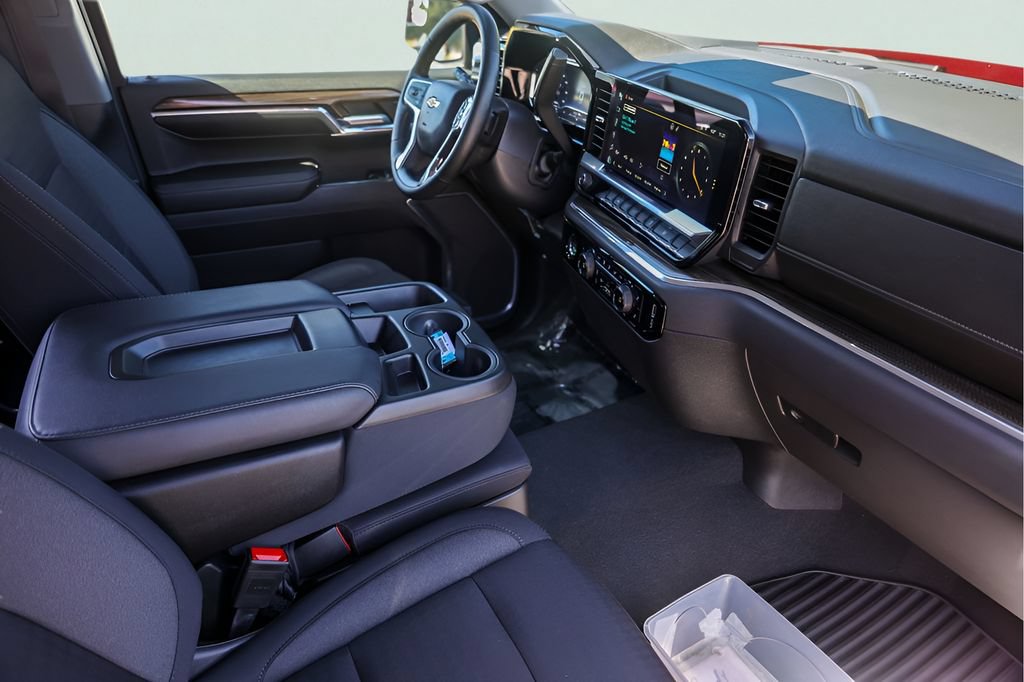 Used 2024 Chevrolet Silverado 1500 LT AWD/4WD image 31