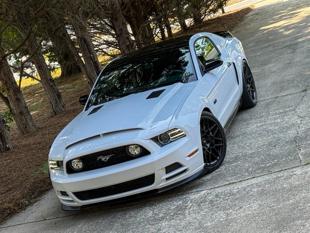 Used 2014 Ford Mustang GT Premium w/ GT Track Package RWD image 9