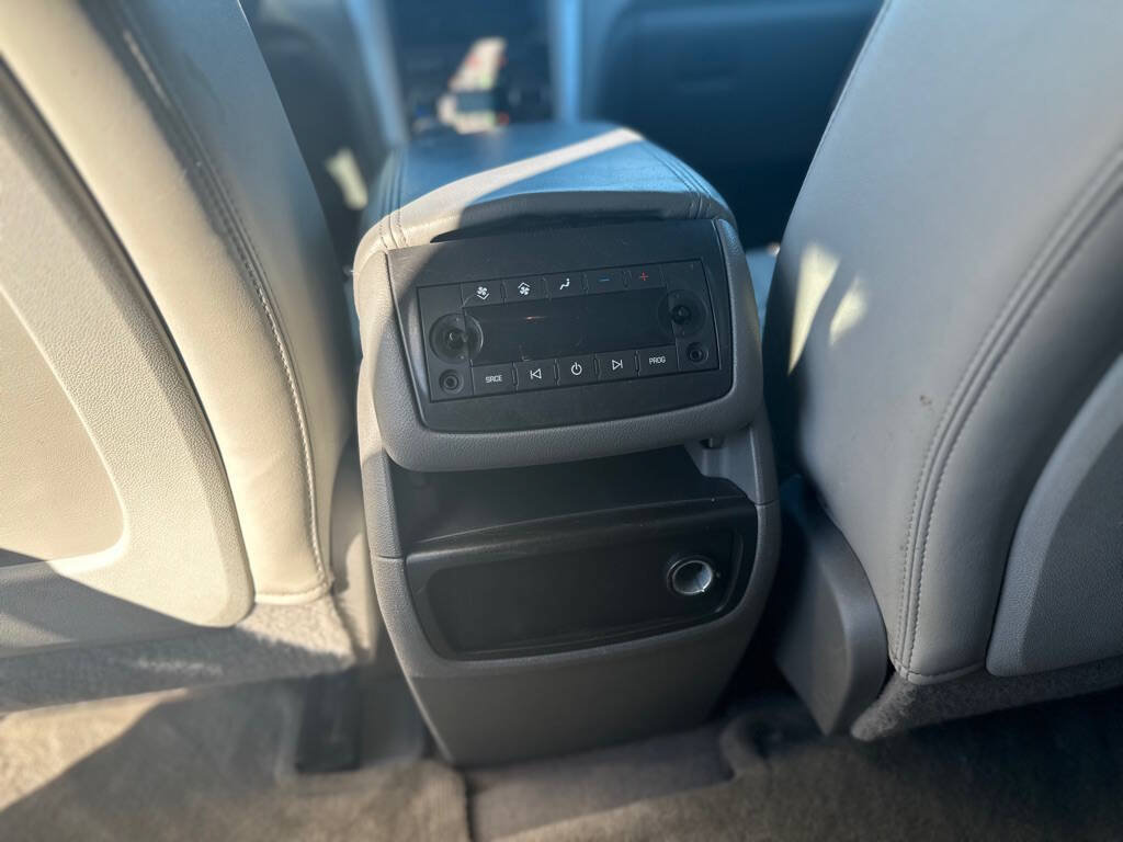 Used 2011 Chevrolet Traverse LT w/ LPO, 'HIT The Road' Package AWD/4WD image 20