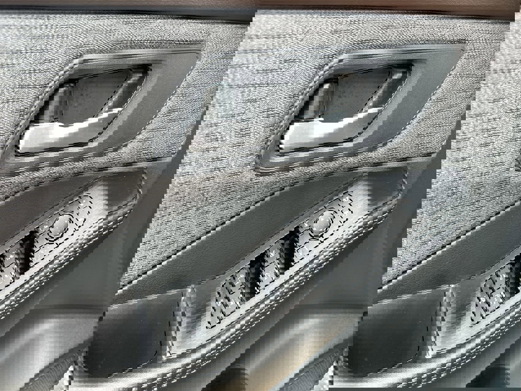 Used 2023 Nissan Rogue SV image 13